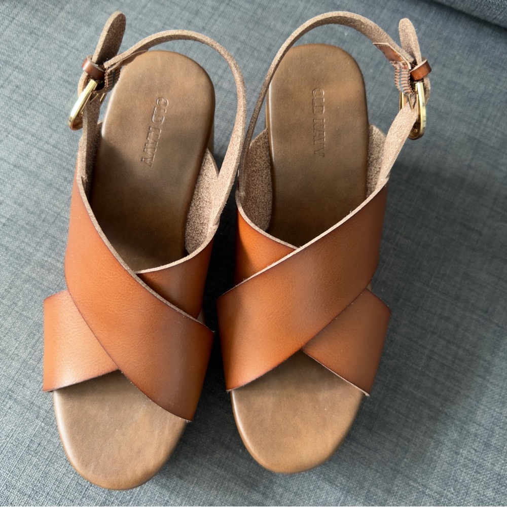 Old Navy Women's Brown Cross-Strap Sandals